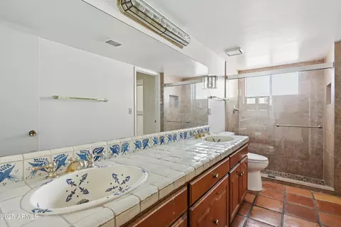 Bath - 20 E Northview Ave, Phoenix, AZ 85020 photo 3 of 3