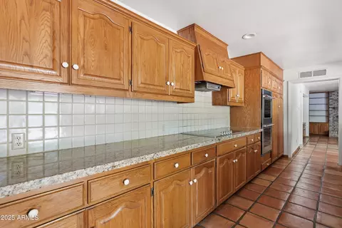 Kitchen - 20 E Northview Ave, Phoenix, AZ 85020 photo 3 of 3