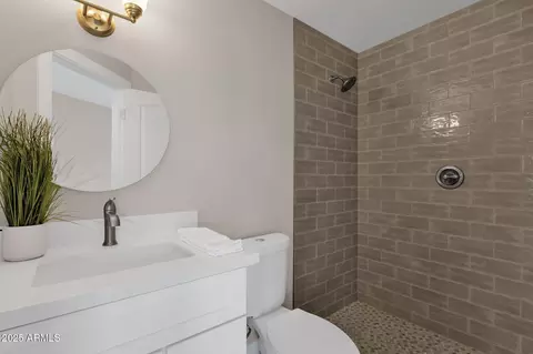 Bath - 2276 E Mercer Ln, Phoenix, AZ 85028 photo 1 of 6