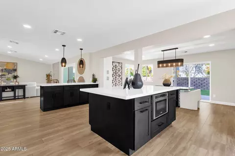 Kitchen - 2276 E Mercer Ln, Phoenix, AZ 85028 photo 6 of 8