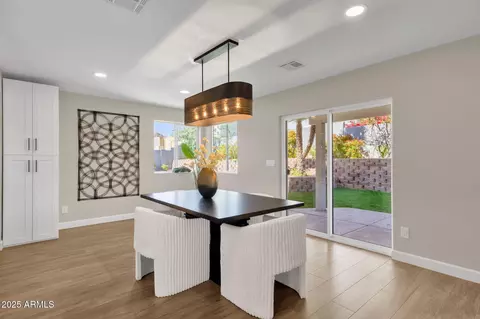 Dining - 2276 E Mercer Ln, Phoenix, AZ 85028 photo 1 of 3