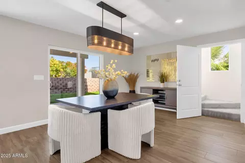 Dining - 2276 E Mercer Ln, Phoenix, AZ 85028 photo 2 of 3