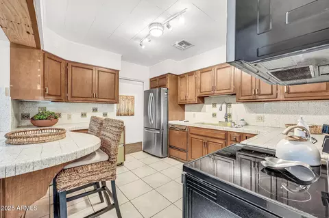 2023 E Hubbell St, Phoenix, AZ 85006 photo 9