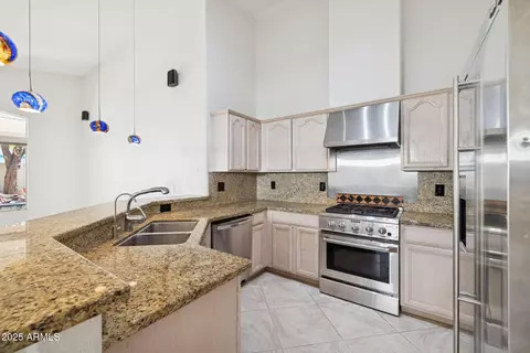 Kitchen - 4341 N 32nd Way, Phoenix, AZ 85018 photo 1 of 5