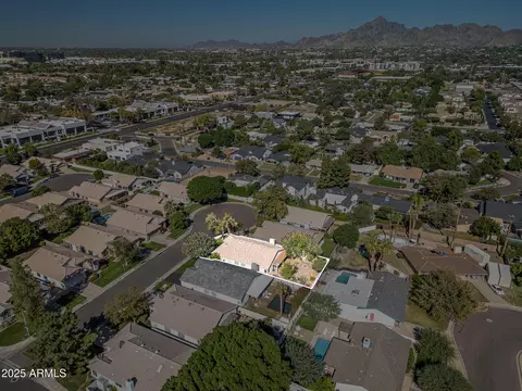 View/Area - 4341 N 32nd Way, Phoenix, AZ 85018 photo 5 of 6