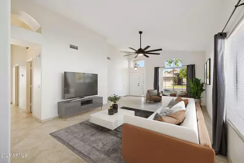 Living - 4341 N 32nd Way, Phoenix, AZ 85018 photo 4 of 6