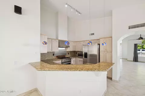 Kitchen - 4341 N 32nd Way, Phoenix, AZ 85018 photo 3 of 5