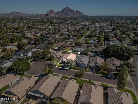 View/Area - 4341 N 32nd Way, Phoenix, AZ 85018 photo 3 of 6