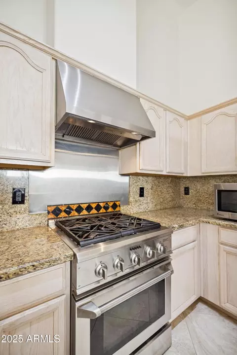Kitchen - 4341 N 32nd Way, Phoenix, AZ 85018 photo 4 of 5