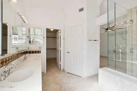 Bath - 4341 N 32nd Way, Phoenix, AZ 85018 photo 1 of 4
