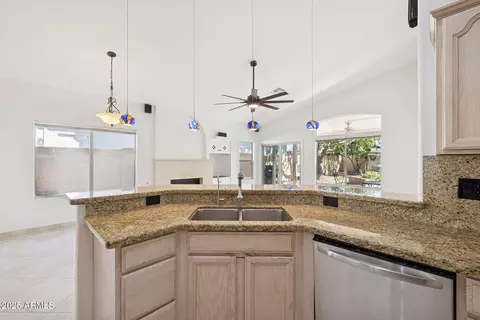 Kitchen - 4341 N 32nd Way, Phoenix, AZ 85018 photo 5 of 5