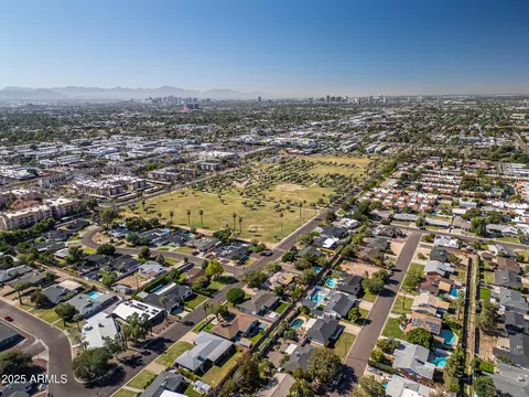 View/Area - 4341 N 32nd Way, Phoenix, AZ 85018 photo 6 of 6