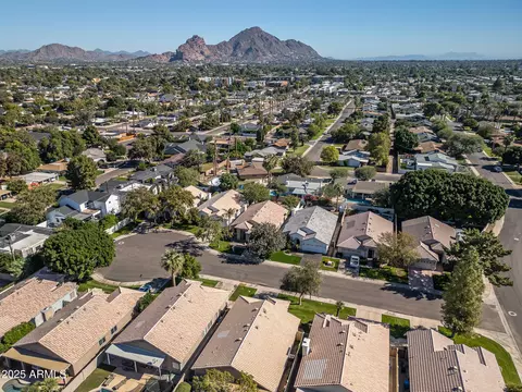 View/Area - 4341 N 32nd Way, Phoenix, AZ 85018 photo 2 of 6