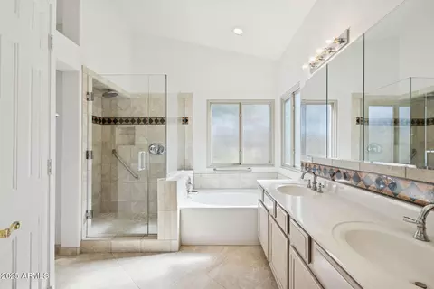 Bath - 4341 N 32nd Way, Phoenix, AZ 85018 photo 2 of 4