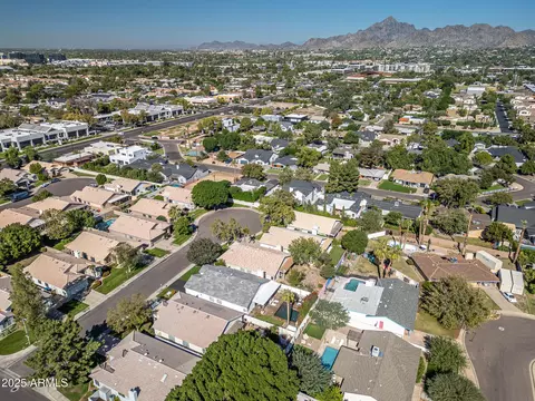 View/Area - 4341 N 32nd Way, Phoenix, AZ 85018 photo 4 of 6
