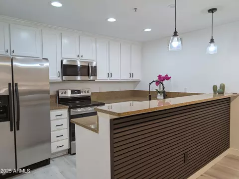 4704 E Paradise Village Pkwy #206, Phoenix, AZ 85032