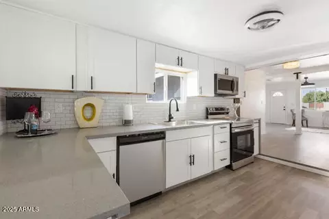 Kitchen - 11527 E 6th Ave, Apache Junction, AZ 85120 photo 2 of 2