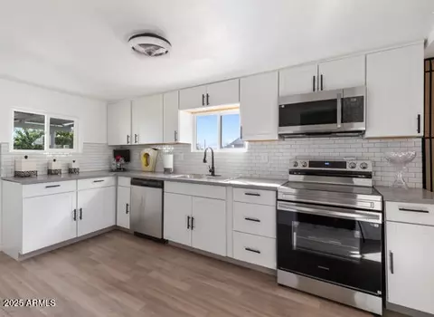 Kitchen - 11527 E 6th Ave, Apache Junction, AZ 85120 photo 1 of 2