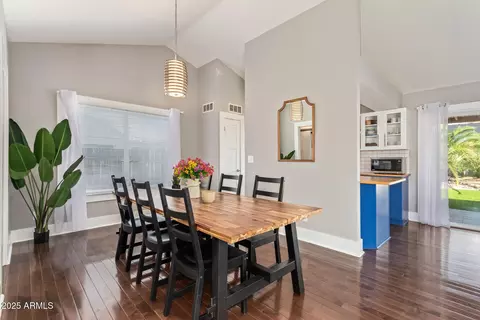 Dining - 1118 E Wickieup Ln, Phoenix, AZ 85024 photo 2 of 2