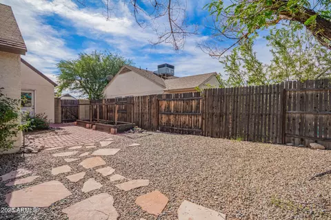Exterior - 1118 E Wickieup Ln, Phoenix, AZ 85024 photo 5 of 6