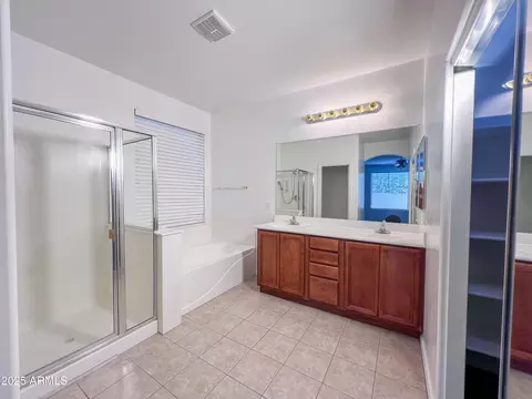Bath - 1812 E Beautiful Ln, Phoenix, AZ 85042 photo 1 of 4