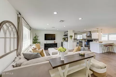 6918 E Palm Ln E, Scottsdale, AZ 85257
