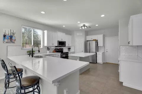 Kitchen - 3837 E Meadowview Dr, Gilbert, AZ 85298 photo 2 of 5