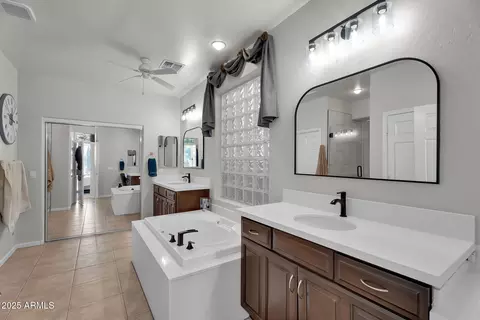 Bath - 3837 E Meadowview Dr, Gilbert, AZ 85298 photo 2 of 4