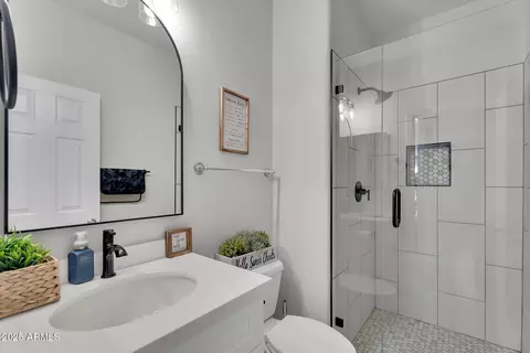 Bath - 3837 E Meadowview Dr, Gilbert, AZ 85298 photo 3 of 4