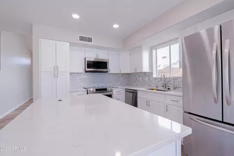 Kitchen - 3333 E Long Lake Rd, Phoenix, AZ 85048 photo 3 of 5