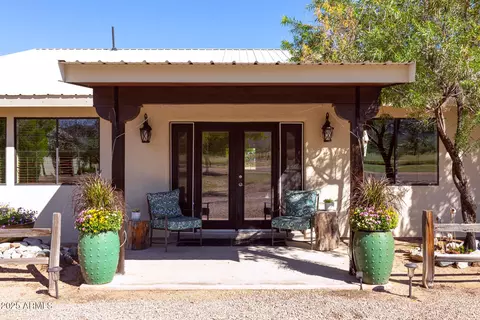 Exterior - 712 W Treasure Rd, Pearce, AZ 85625 photo 1 of 9