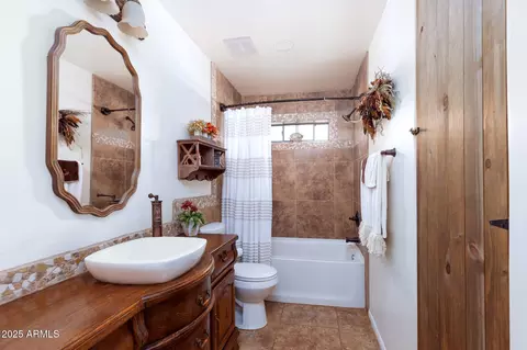 Bath - 712 W Treasure Rd, Pearce, AZ 85625 photo 4 of 4