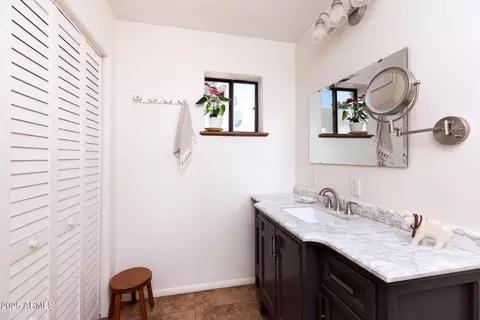 Bath - 712 W Treasure Rd, Pearce, AZ 85625 photo 3 of 4