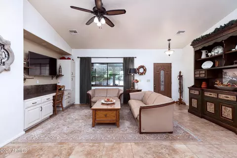 Living - 712 W Treasure Rd, Pearce, AZ 85625 photo 1 of 3