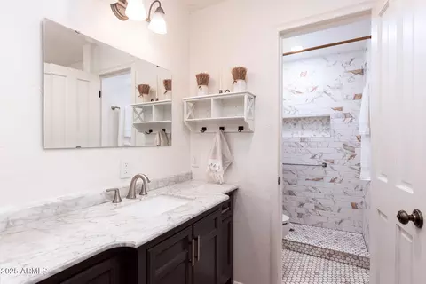 Bath - 712 W Treasure Rd, Pearce, AZ 85625 photo 1 of 4