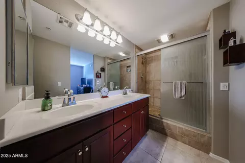 Bath - 920 E Devonshire Ave #4001, Phoenix, AZ 85014 photo 3 of 4