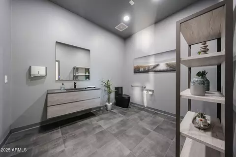 Bath - 920 E Devonshire Ave #4001, Phoenix, AZ 85014 photo 4 of 4