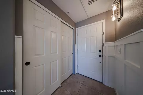 Entry Way - 920 E Devonshire Ave #4001, Phoenix, AZ 85014 photo 2 of 2