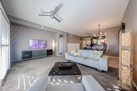 Living - 920 E Devonshire Ave #4001, Phoenix, AZ 85014 photo 3 of 4