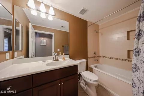 Bath - 920 E Devonshire Ave #4001, Phoenix, AZ 85014 photo 1 of 4