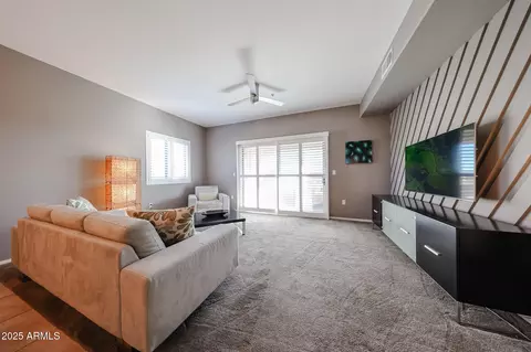 Living - 920 E Devonshire Ave #4001, Phoenix, AZ 85014 photo 1 of 4