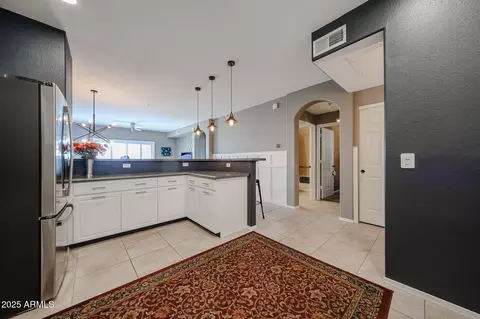Kitchen - 920 E Devonshire Ave #4001, Phoenix, AZ 85014 photo 4 of 5