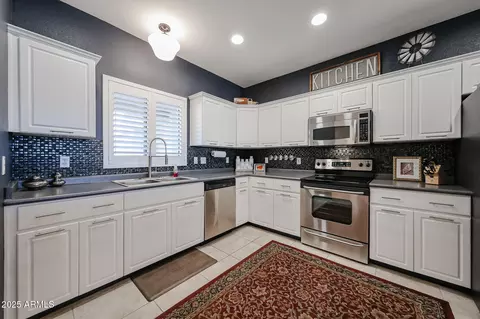 Kitchen - 920 E Devonshire Ave #4001, Phoenix, AZ 85014 photo 3 of 5