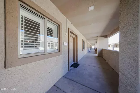 Entry Way - 920 E Devonshire Ave #4001, Phoenix, AZ 85014 photo 1 of 2