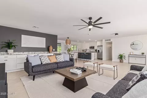 8124 E Mitchell Dr, Scottsdale, AZ 85251