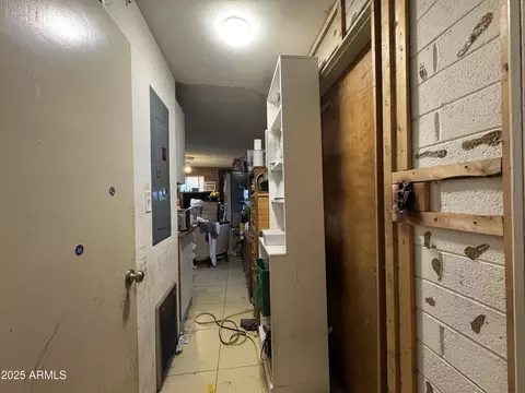 Entry Way - 2245 W Hayward Ave, Phoenix, AZ 85021 photo 4 of 17