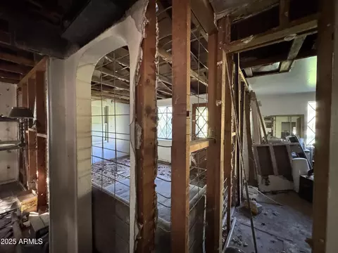 Entry Way - 2245 W Hayward Ave, Phoenix, AZ 85021 photo 11 of 17