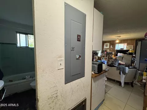 Entry Way - 2245 W Hayward Ave, Phoenix, AZ 85021 photo 5 of 17
