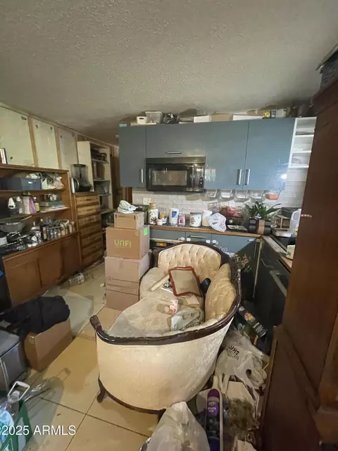 Kitchen - 2245 W Hayward Ave, Phoenix, AZ 85021 photo 2 of 3