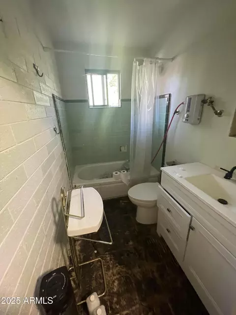 Bath - 2245 W Hayward Ave, Phoenix, AZ 85021 photo 8 of 10